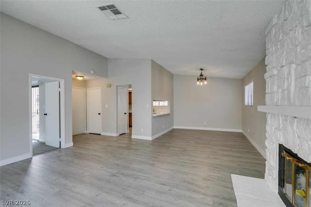Photo 18 of 33, 3355 Racquet Street