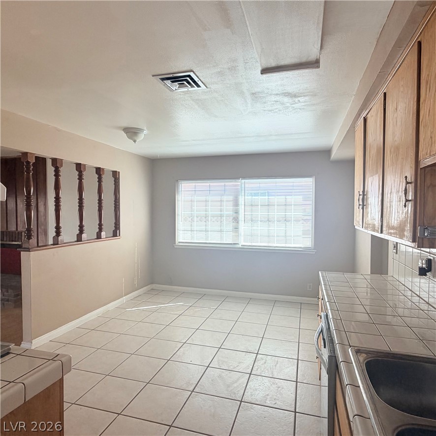 Photo 4 of 5216 Doe Avenue