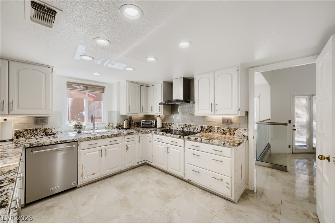 Photo 11 of 35, 5105 Turnberry Lane