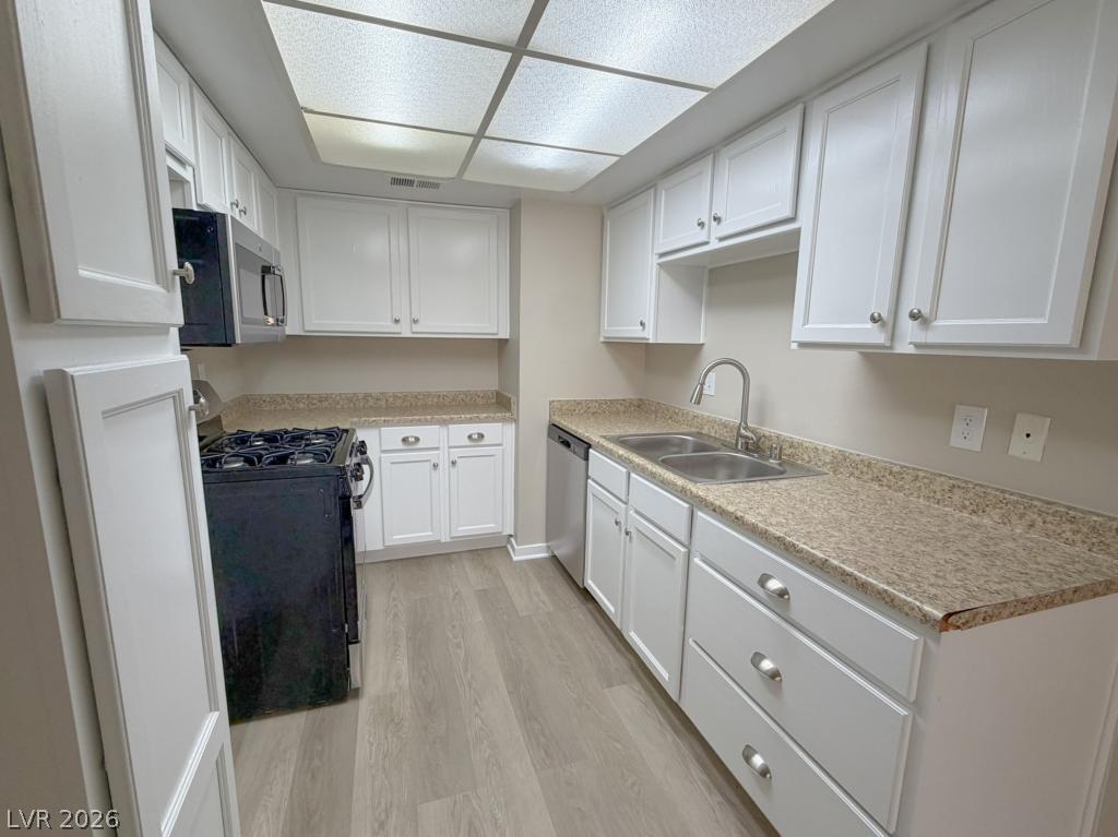 Photo 21 of 27, 200 Brookside Lane #C