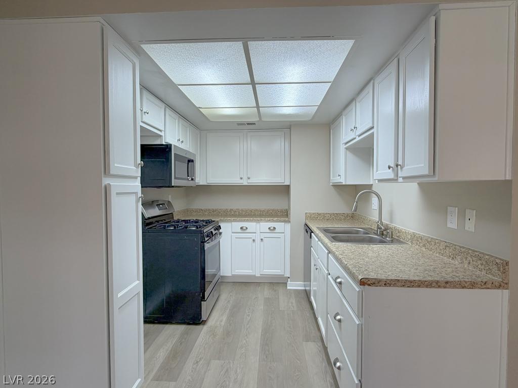 Photo 19 of 27, 200 Brookside Lane #C