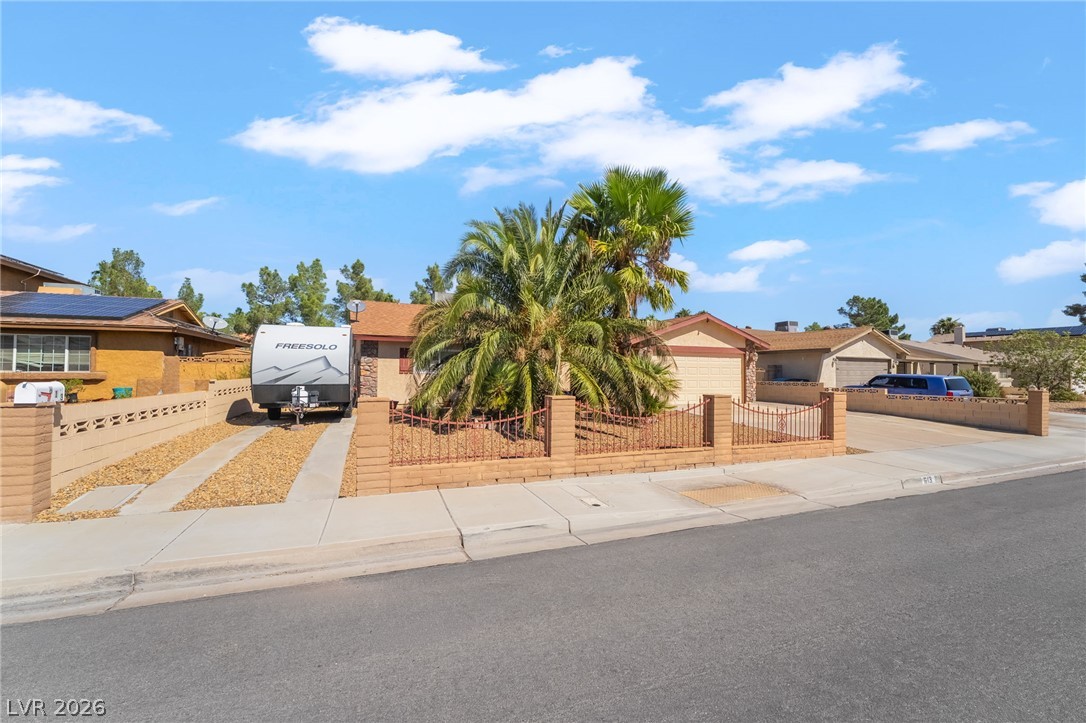 613 Valley View Drive, Henderson