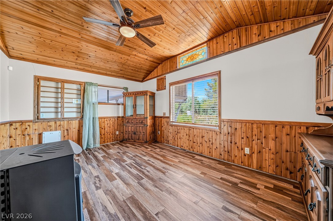 Photo 14 of 50, 860 Dixieland Street
