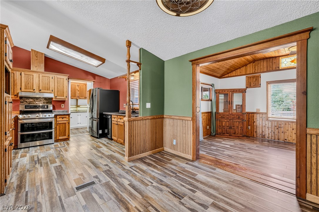 Photo 18 of 50, 860 Dixieland Street