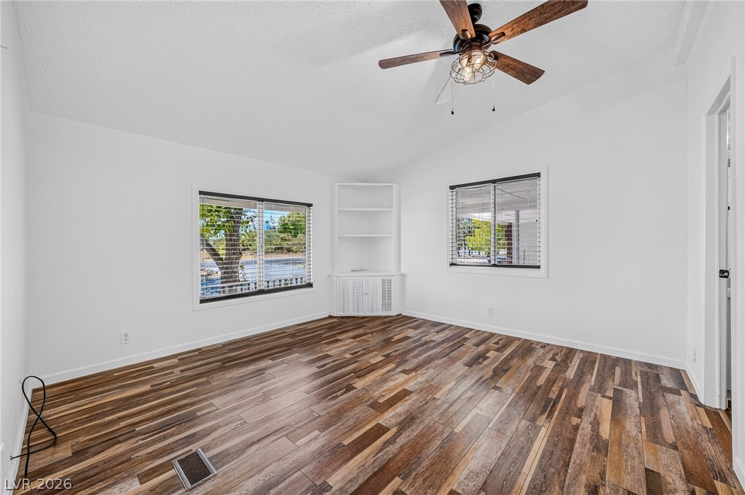 Photo 31 of 50, 860 Dixieland Street
