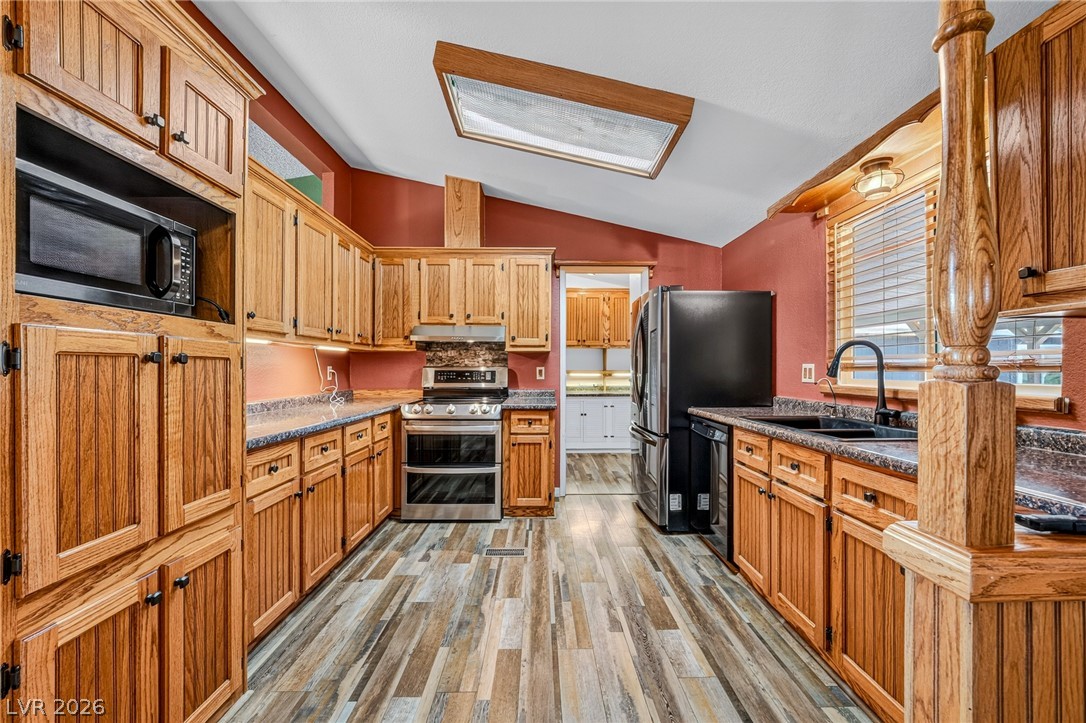 Photo 15 of 50, 860 Dixieland Street