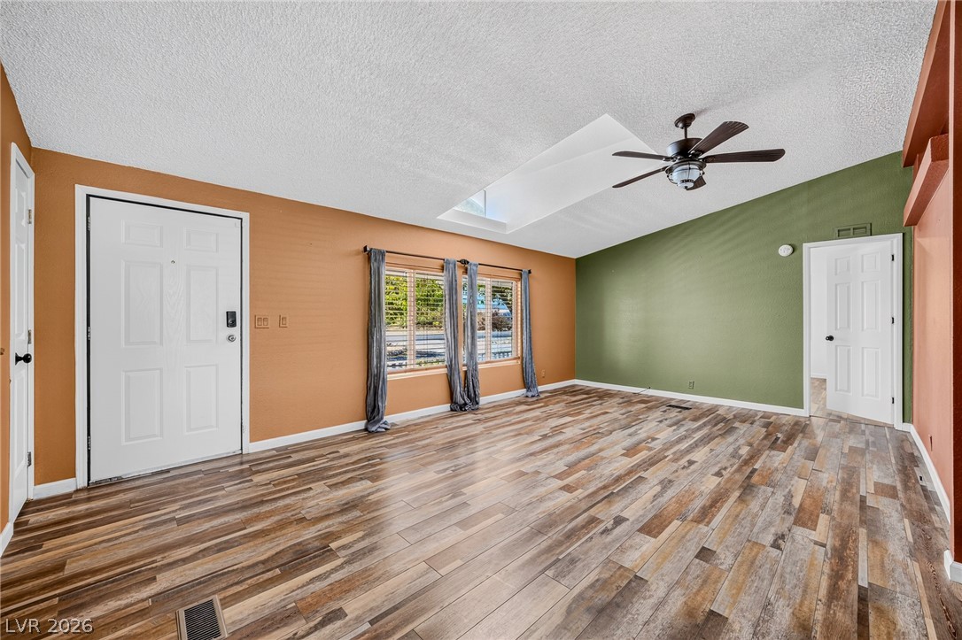 Photo 8 of 50, 860 Dixieland Street