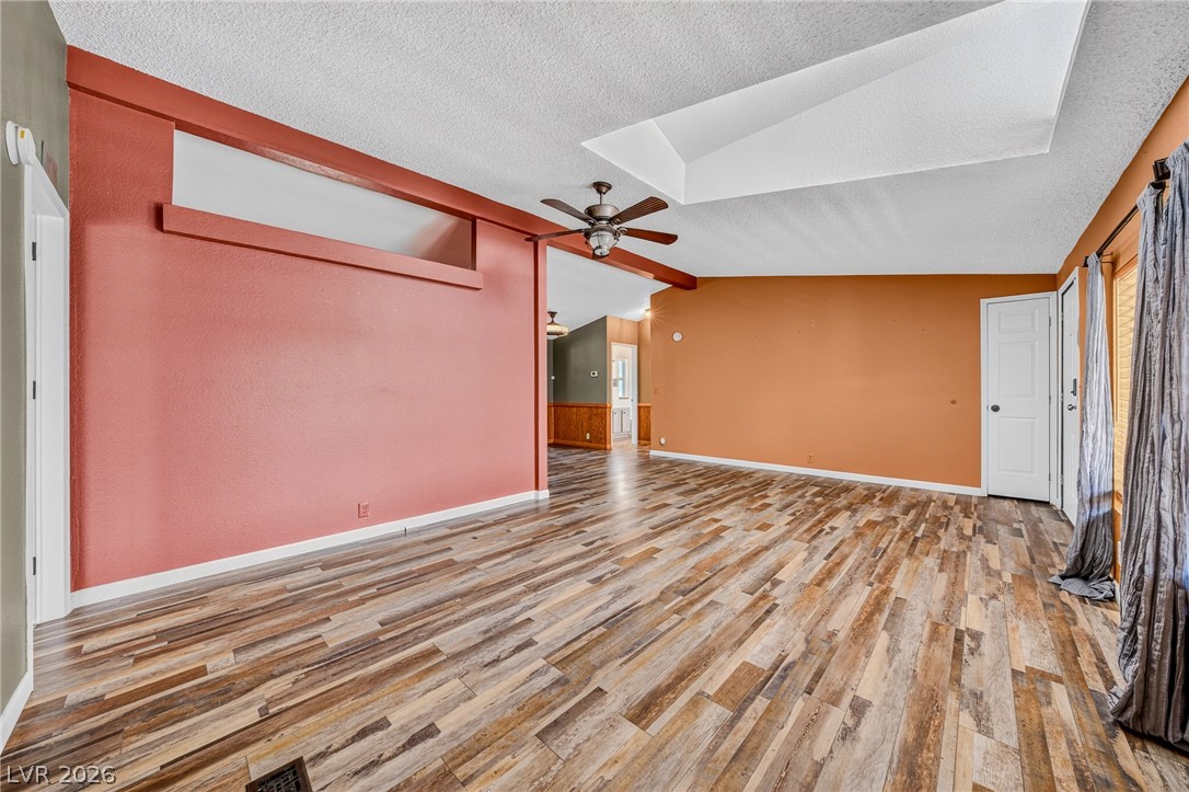 Photo 9 of 50, 860 Dixieland Street