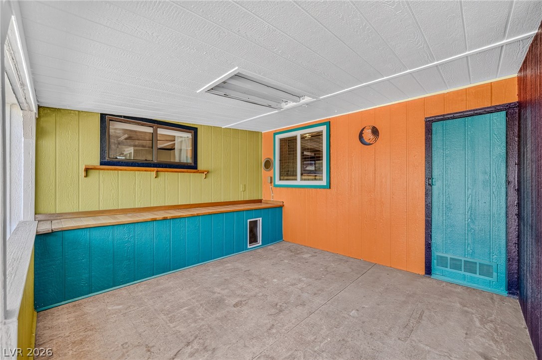 Photo 42 of 50, 860 Dixieland Street