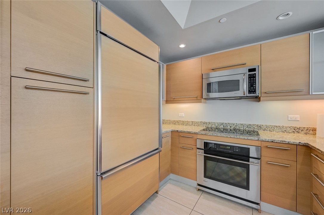 Photo 3 of 222 Karen Avenue #1602
