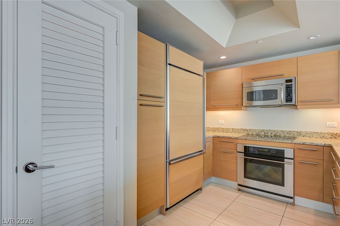 Photo 6 of 70, 222 Karen Avenue #1602