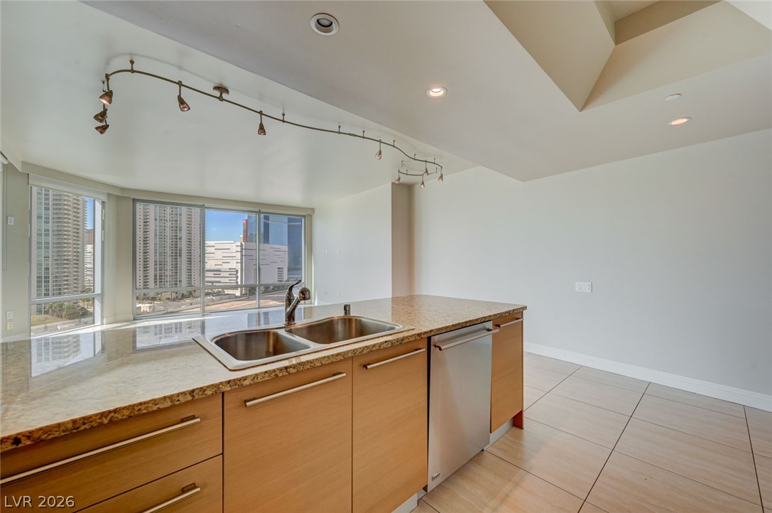 Photo 7 of 70, 222 Karen Avenue #1602