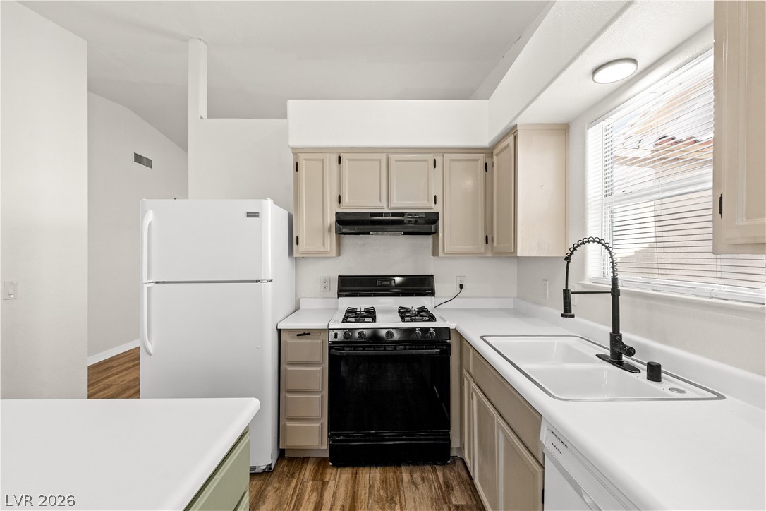 Photo 9 of 36, 7564 Durham Hall Avenue #201