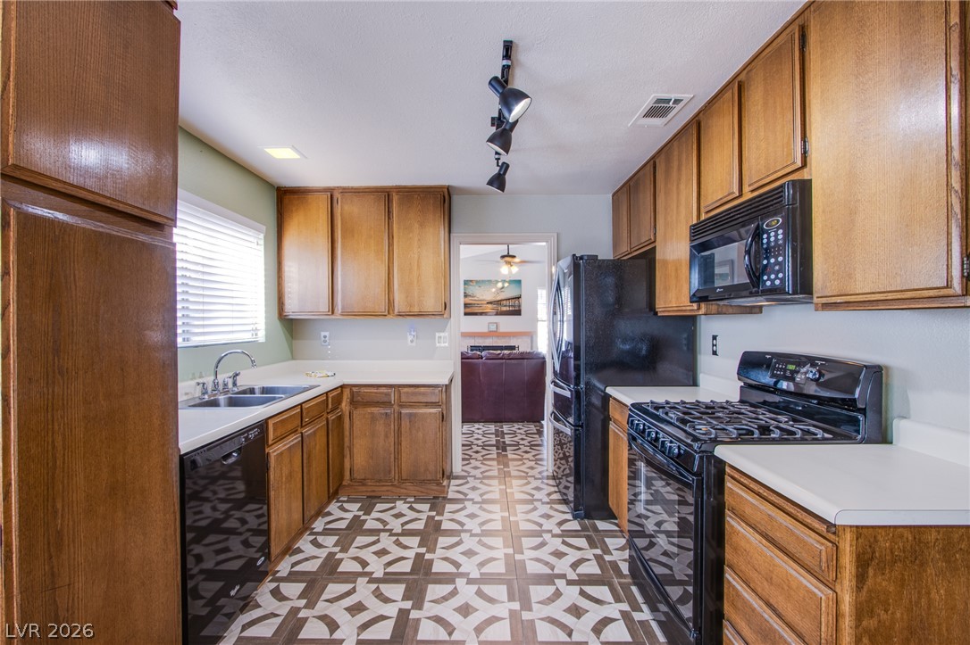 Photo 7 of 33, 4659 Winfield Drive
