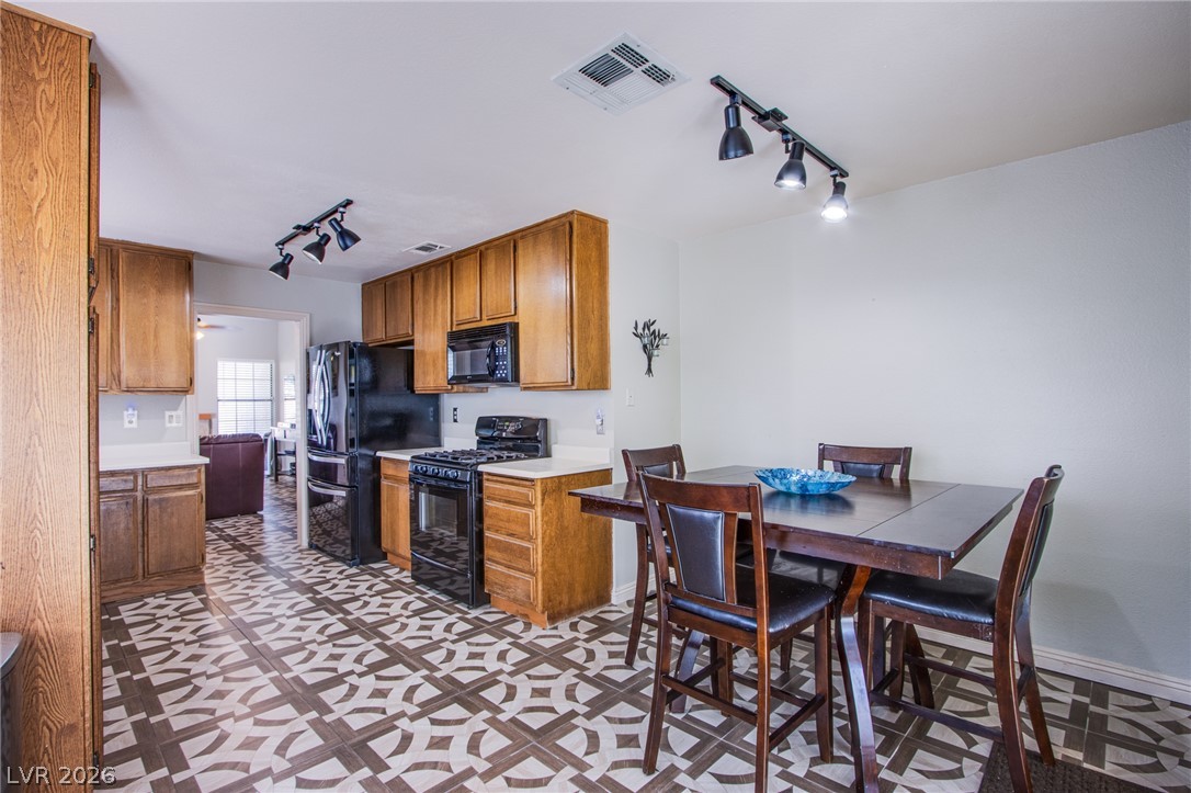 Photo 9 of 33, 4659 Winfield Drive