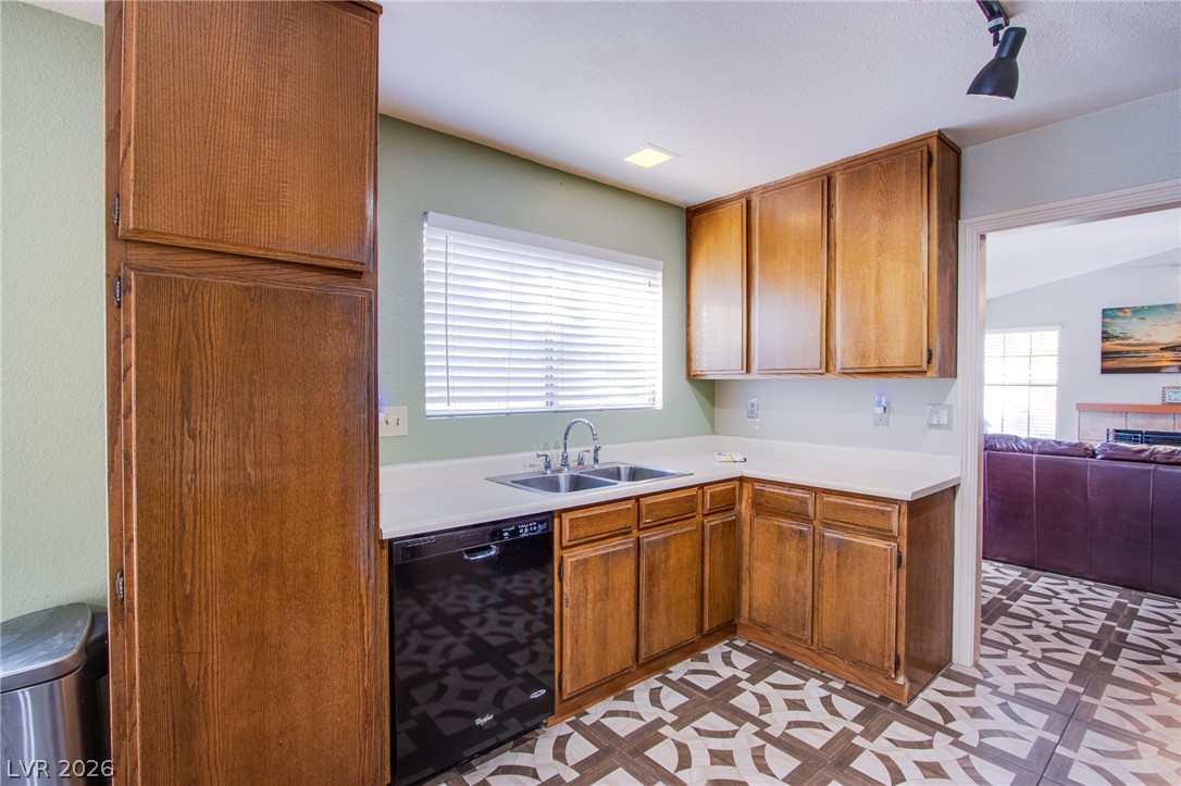 Photo 10 of 33, 4659 Winfield Drive