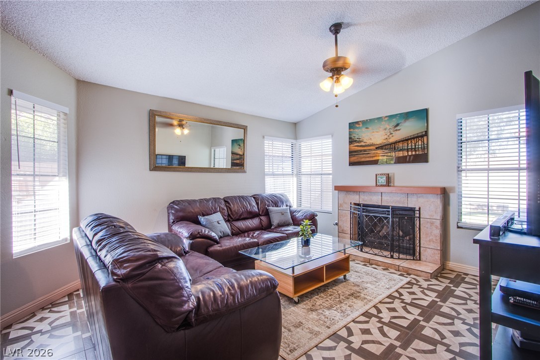 Photo 5 of 4659 Winfield Drive