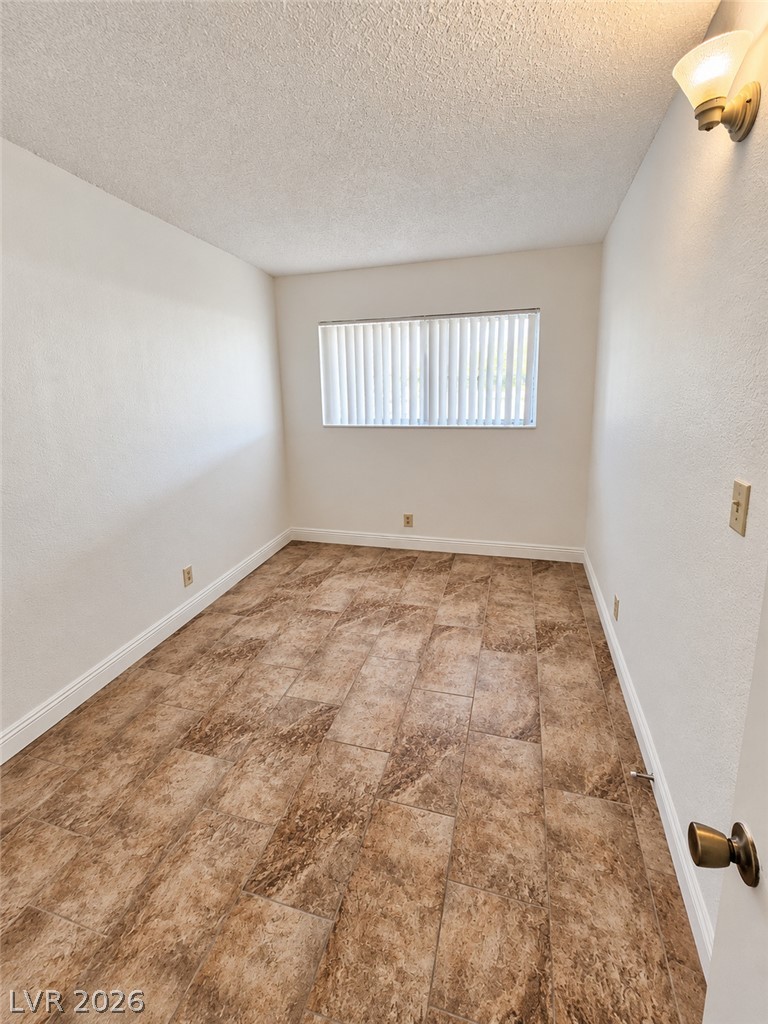 Photo 31 of 34, 4404 Avondale Avenue