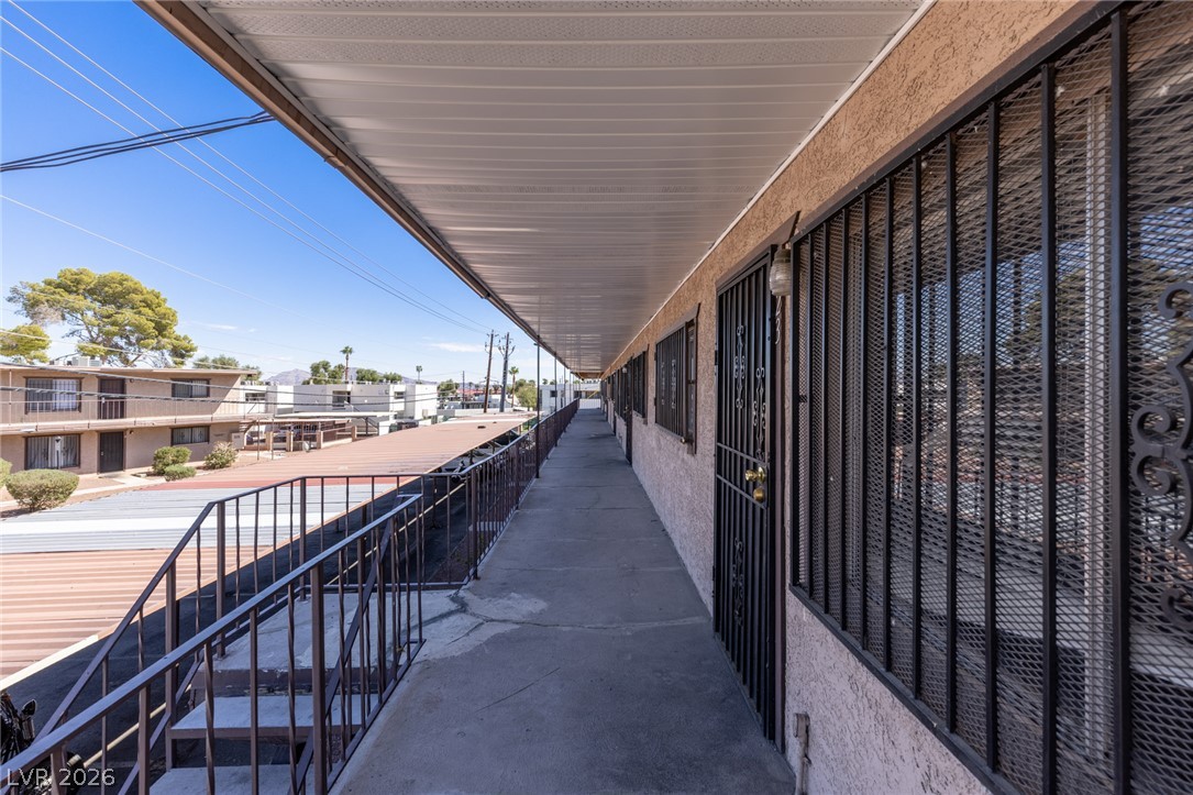 Photo 11 of 27, 3718 Hazelwood Street #23