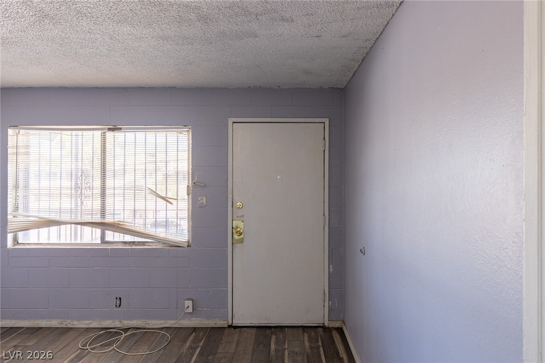 Photo 12 of 27, 3718 Hazelwood Street #23