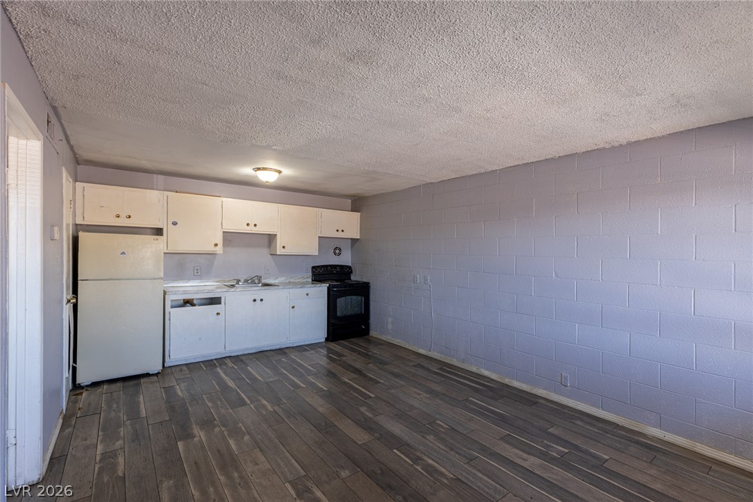 Photo 13 of 27, 3718 Hazelwood Street #23