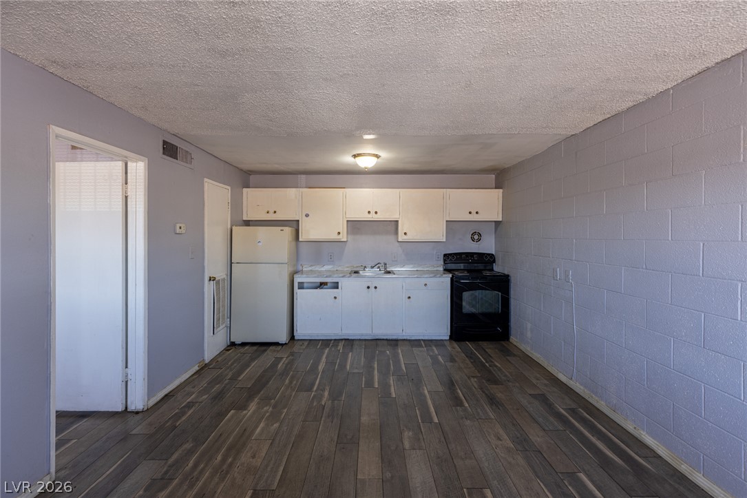 Photo 14 of 27, 3718 Hazelwood Street #23