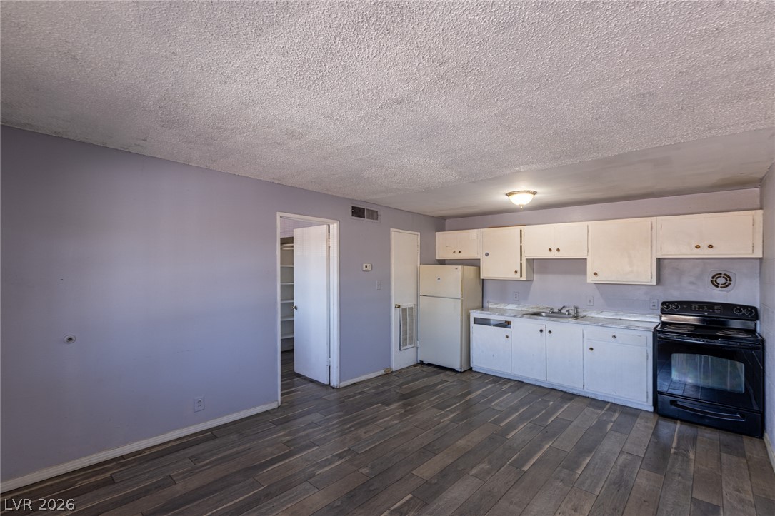 Photo 15 of 27, 3718 Hazelwood Street #23