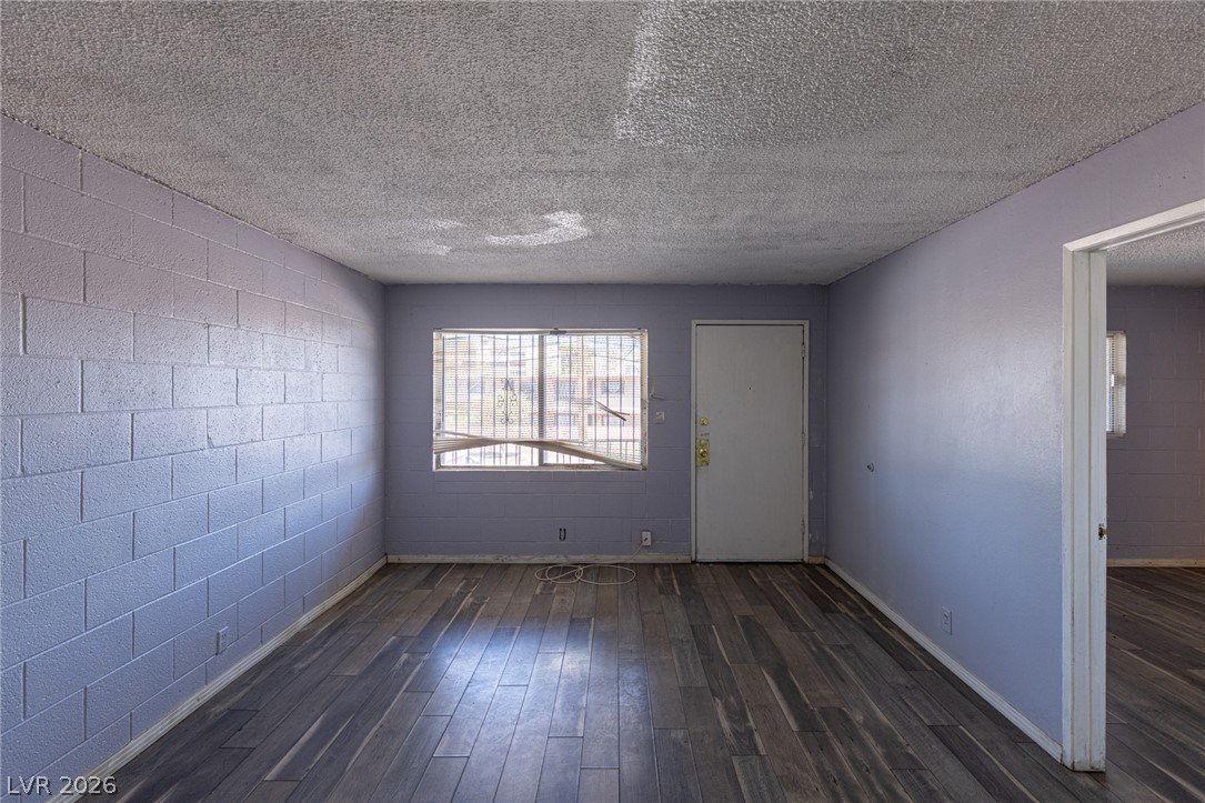 Photo 16 of 27, 3718 Hazelwood Street #23