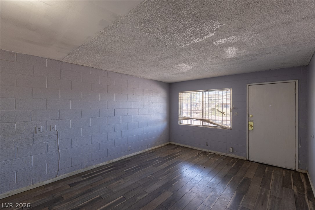 Photo 18 of 27, 3718 Hazelwood Street #23