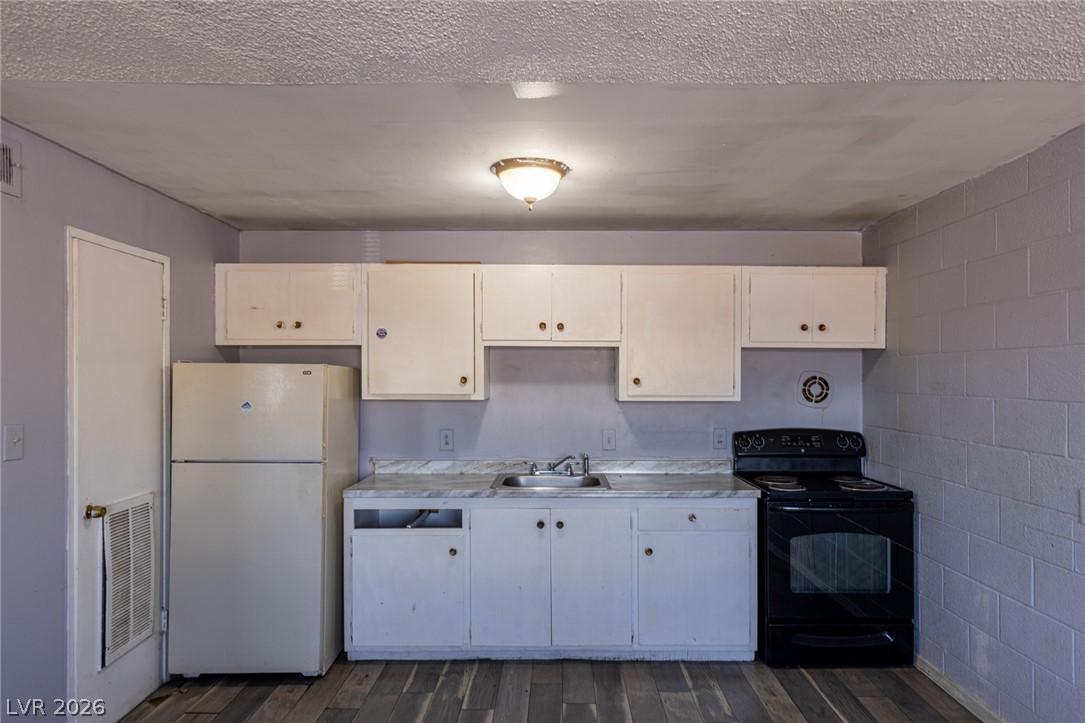 Photo 19 of 27, 3718 Hazelwood Street #23