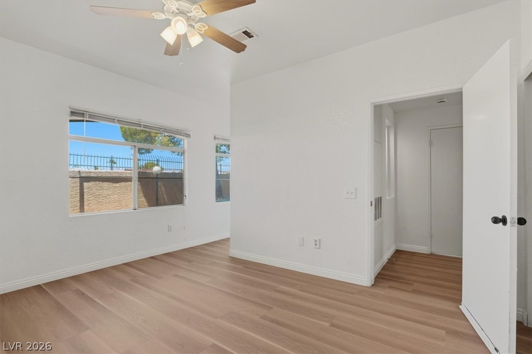 Photo 18 of 35, 5415 W Harmon Avenue #1075