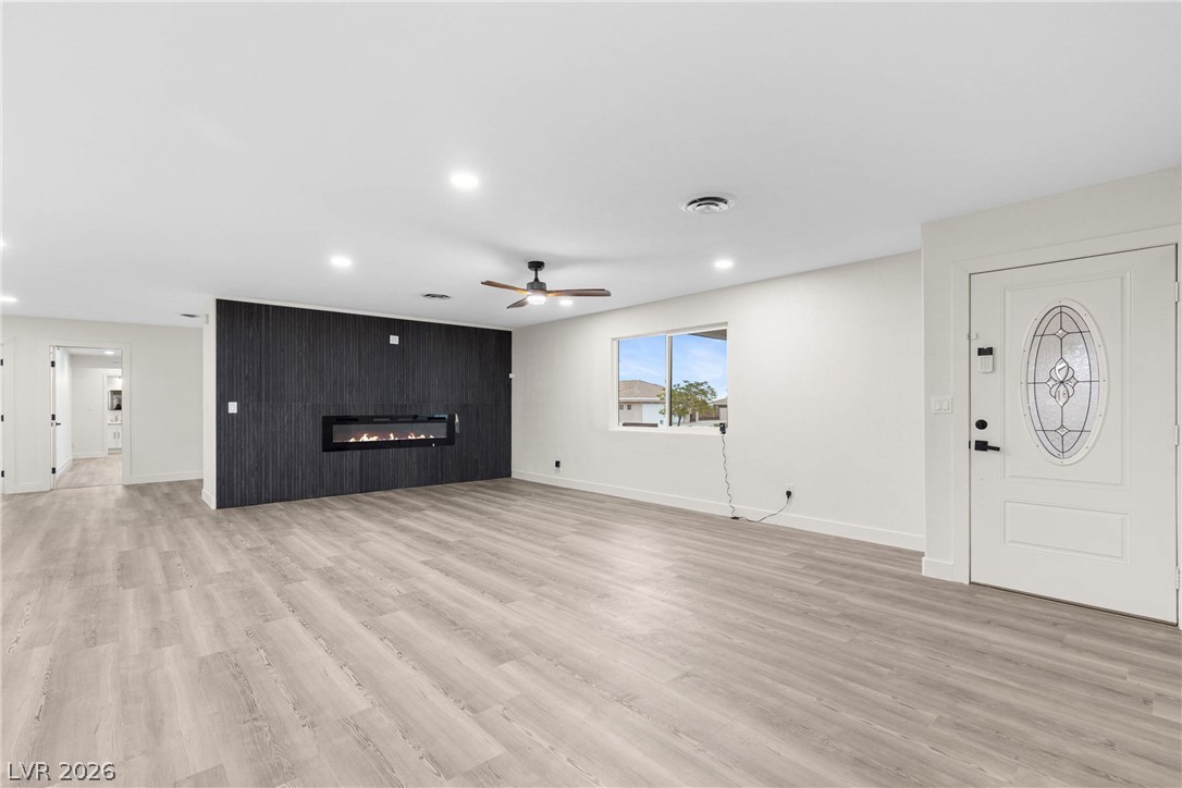 Photo 5 of 271 E Middleton Drive