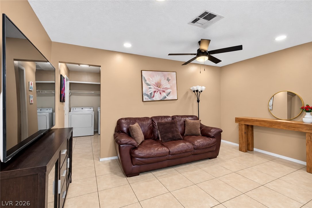 Photo 9 of 23, 522 Bayberry Drive