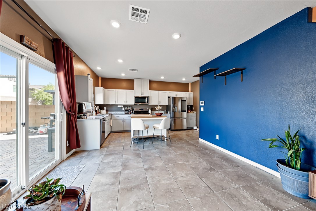 Photo 13 of 35, 3848 Berenices Avenue