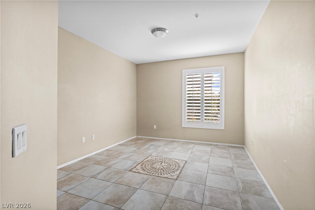 Photo 14 of 32, 3975 N Hualapai Way #167