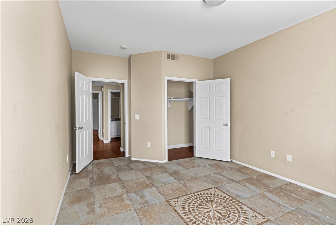 Photo 15 of 32, 3975 N Hualapai Way #167