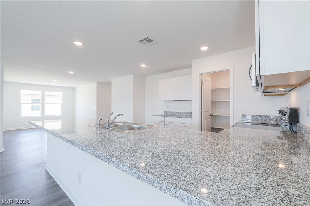 Photo 6 of 18, 664 S Viento Drive