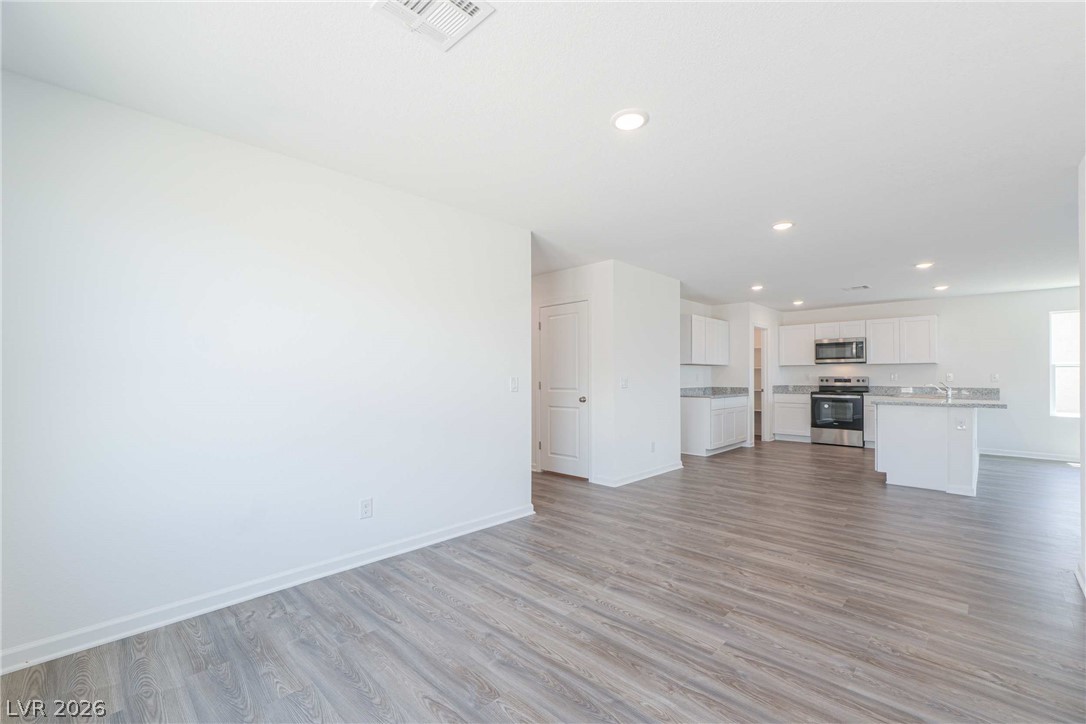 Photo 7 of 18, 664 S Viento Drive