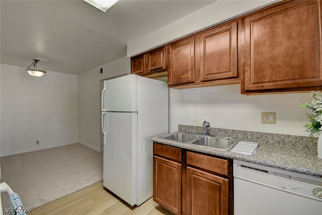 Photo 32 of 47, 5116 River Glen Drive #228