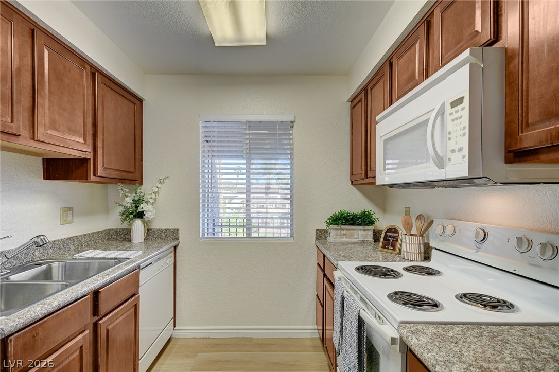 Photo 3 of 5116 River Glen Drive #228
