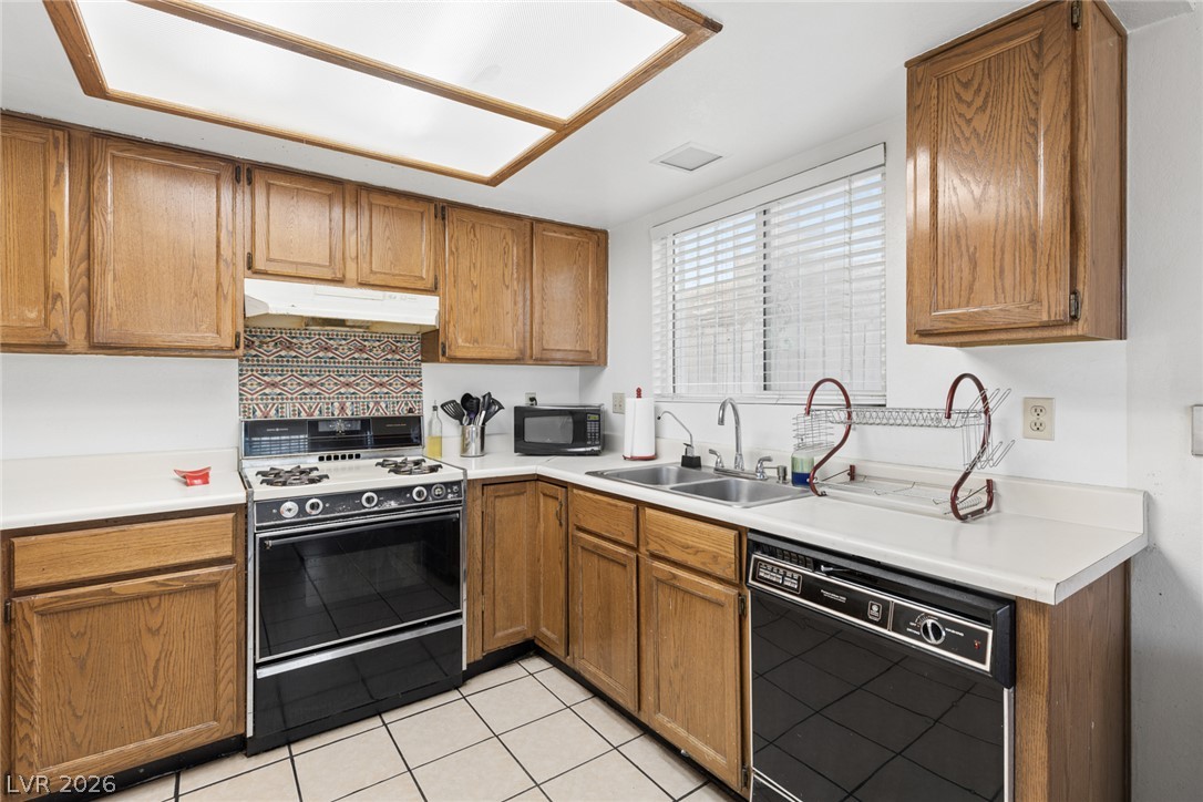 Photo 13 of 30, 4166 Tolkien Avenue