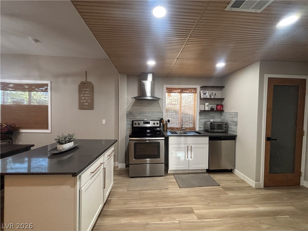 Photo 9 of 26, 734 Ely Street