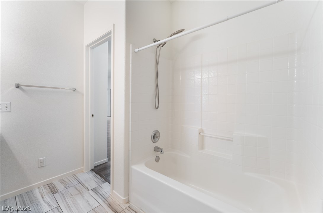 Photo 33 of 41, 909 Domnus Lane #203