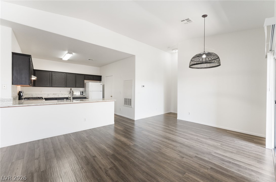 Photo 14 of 41, 909 Domnus Lane #203