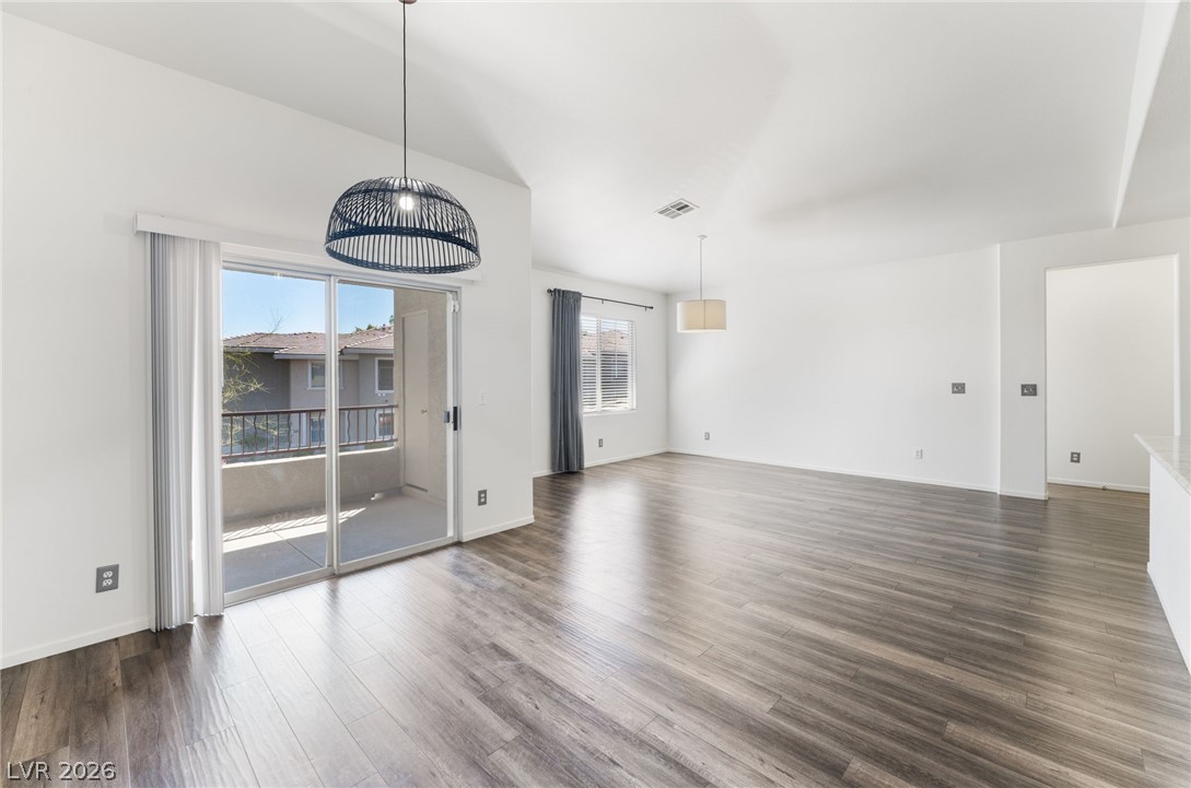 Photo 15 of 41, 909 Domnus Lane #203