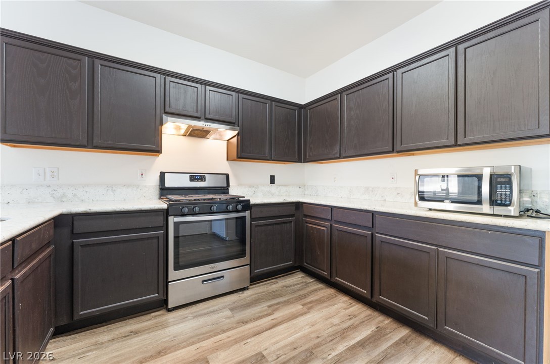 Photo 18 of 41, 909 Domnus Lane #203