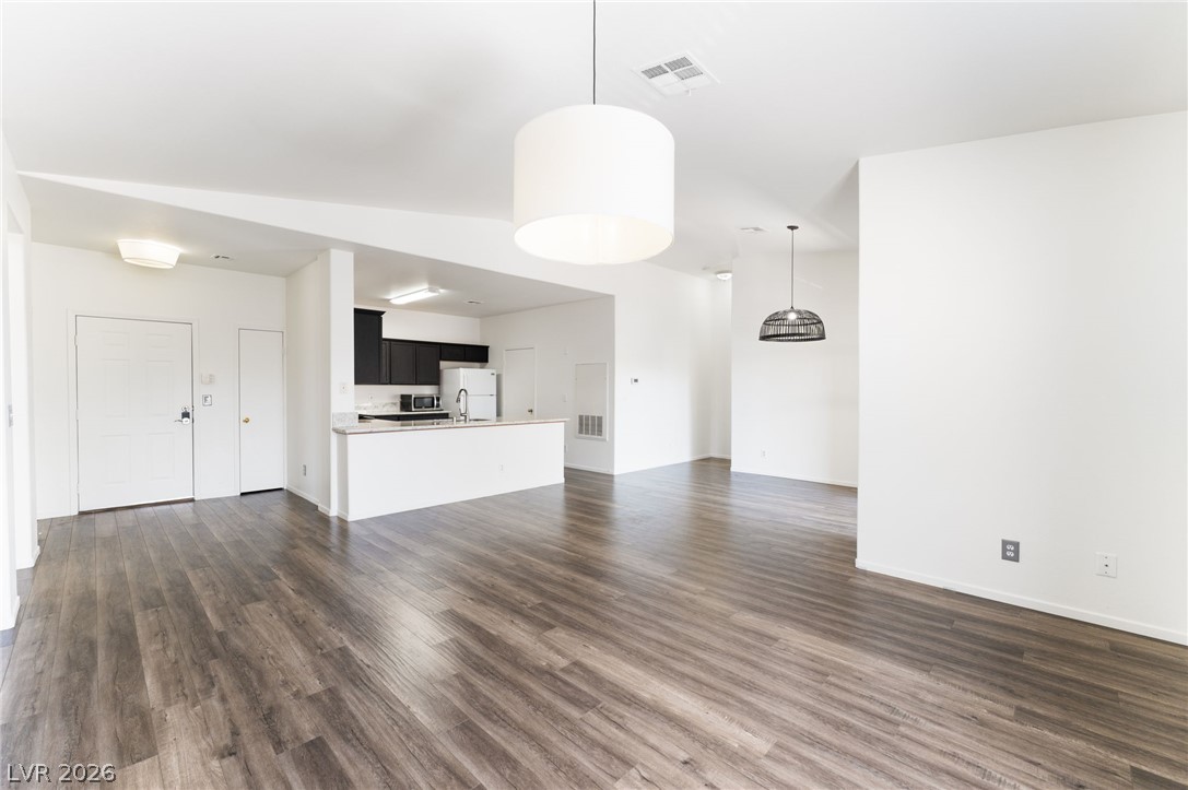 Photo 8 of 41, 909 Domnus Lane #203