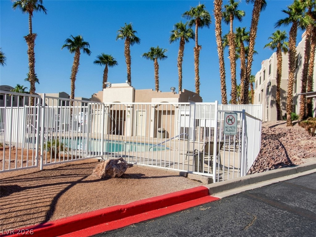 Photo 16 of 19, 2016 Mesquite Lane #204