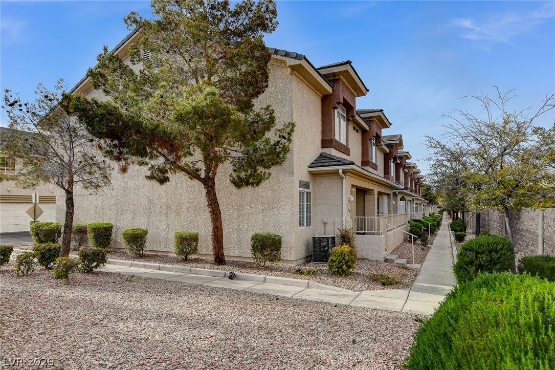 Photo 6 of 42, 1302 Dusty Creek Street