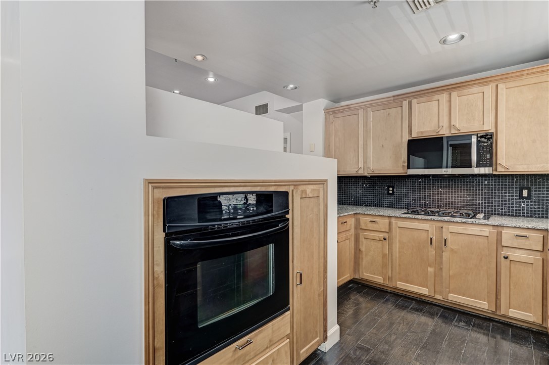 Photo 26 of 35, 75 E Agate Avenue #303